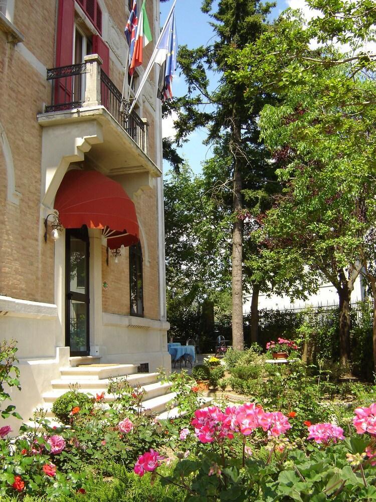 Villa Elda Boutique Hotel Siena Bagian luar foto